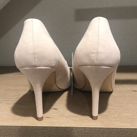 NWT, Baby Pink Heel - Picture 2 of 3